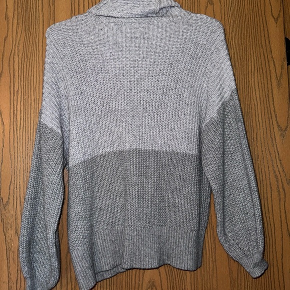 Bundle of AEO Sweaters - Picture 5 of 5